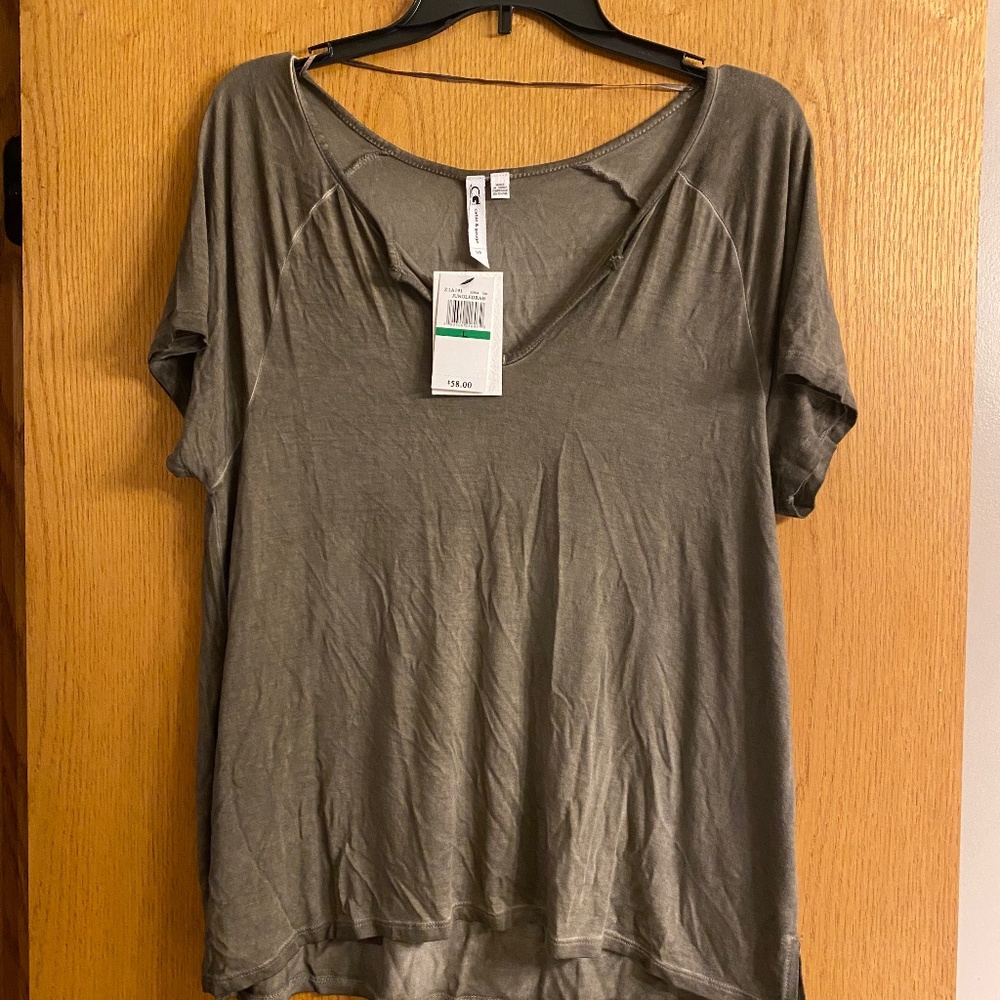 Cable & Gauge Short Sleeve Size L NWT
